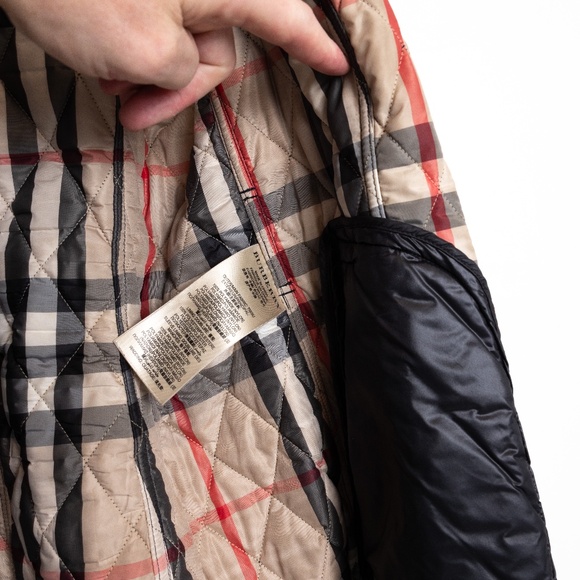 Burberry Black Trench Coat with Quilted Design and Detachable Hood - Picture 5 of 9